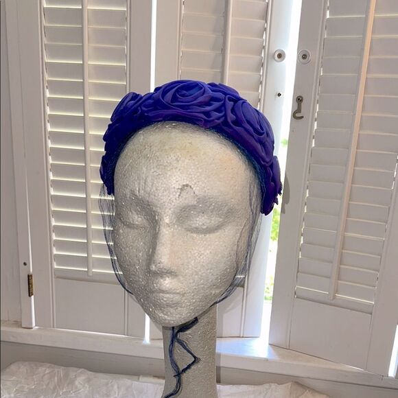 Vintage 50s/60s Purple Floral Hat with netting ties - Picture 2 of 7